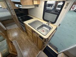 2004 Winnebago Explorer 2584