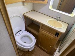 2004 Winnebago Explorer 2584