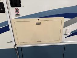 2004 Winnebago Explorer 2584