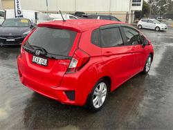 2015 HONDA
                JAZZ VTi