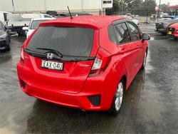 2015 HONDA
                JAZZ VTi