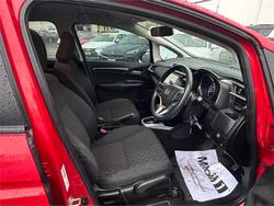 2015 HONDA
                JAZZ VTi
