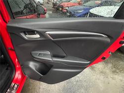 2015 HONDA
                JAZZ VTi