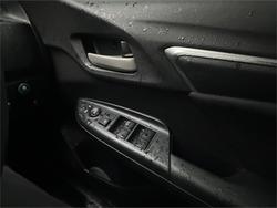 2015 HONDA
                JAZZ VTi