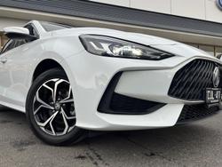 2023 MG MG5 Vibe MY23 Dover White
