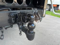 2012 Isuzu Npr 400 WHITE