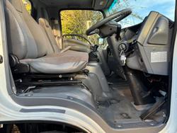 2012 Isuzu Npr 400 WHITE