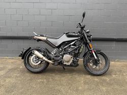 2022 HUSQVARNA SVARTPILEN 401 BLACK/GREY