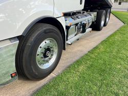 2024 Freightliner Cascadia 126 Tipper White