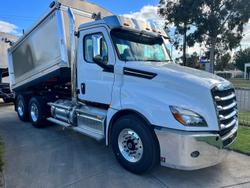 2024 Freightliner Cascadia 126 Tipper White