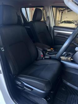 2015 Toyota
Hilux SR5