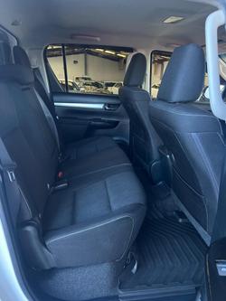 2015 Toyota
Hilux SR5