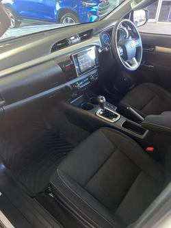 2015 Toyota
Hilux SR5