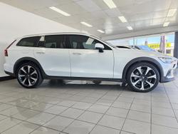2021 Volvo V60 Cross Country B5 MY22 AWD White