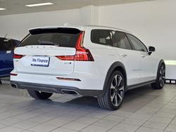 2021 Volvo V60 Cross Country B5 MY22 AWD White