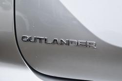 2024 Mitsubishi Outlander ES ZM MY24 Sterling Silver