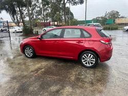 2017 HYUNDAI
i30 ACTIVE
