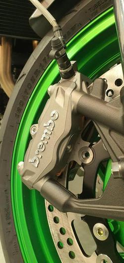 2025 Kawasaki Z900 SE Z Silver