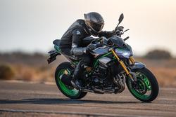 2025 Kawasaki Z900 SE Z Silver