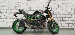 2025 Kawasaki Z900 SE Z Silver
