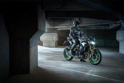2025 Kawasaki Z900 SE Z Silver