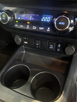 2020 Toyota
Hilux SR5