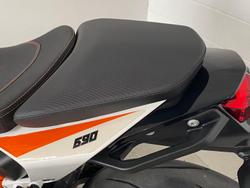 2014 KTM 690 Duke R Duke White