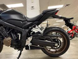 2025 Honda CB650R E-Clutch CB Black