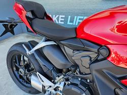 2024 DUCATI STREETFIGHTER V2 Red