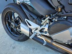 2024 DUCATI STREETFIGHTER V2 Red