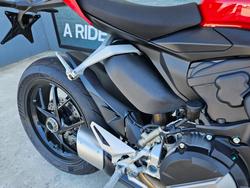 2024 DUCATI STREETFIGHTER V2 Red
