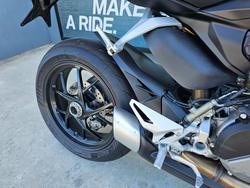 2024 DUCATI STREETFIGHTER V2 Red