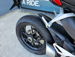 2024 DUCATI STREETFIGHTER V2 Red