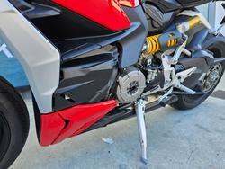 2024 DUCATI STREETFIGHTER V2 Red