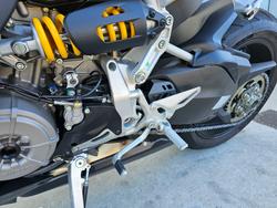 2024 DUCATI STREETFIGHTER V2 Red