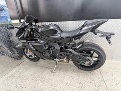 2025 Yamaha YZF-R1 BLACK
