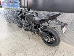 2025 Yamaha YZF-R1 BLACK