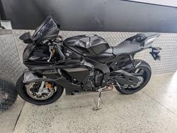 2025 Yamaha YZF-R1 BLACK