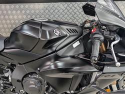 2025 Yamaha YZF-R1 BLACK