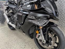 2025 Yamaha YZF-R1 BLACK