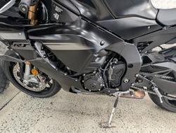 2025 Yamaha YZF-R1 BLACK