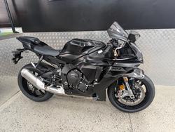 2025 Yamaha YZF-R1 BLACK