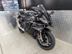 2025 Yamaha YZF-R1 BLACK