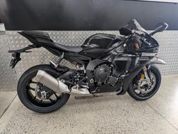 2025 Yamaha YZF-R1 BLACK