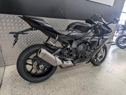 2025 Yamaha YZF-R1 BLACK
