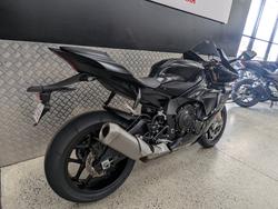 2025 Yamaha YZF-R1 BLACK