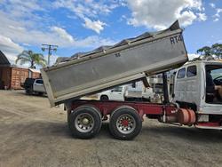 2004 Sterling 7500 White