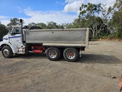 2004 Sterling 7500 White