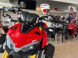 2021 Ducati Streetfighter V4 S Streetfighter Red