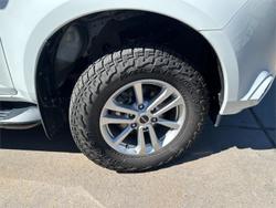 2022 Isuzu
MU-X LS-M